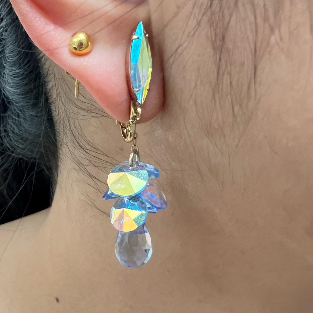 Beautiful Aurora Borealis Crystal Dangle Drop Earrings Vintage Gold tone